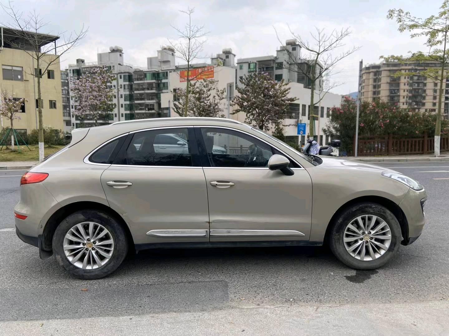 广州17年众泰SR94