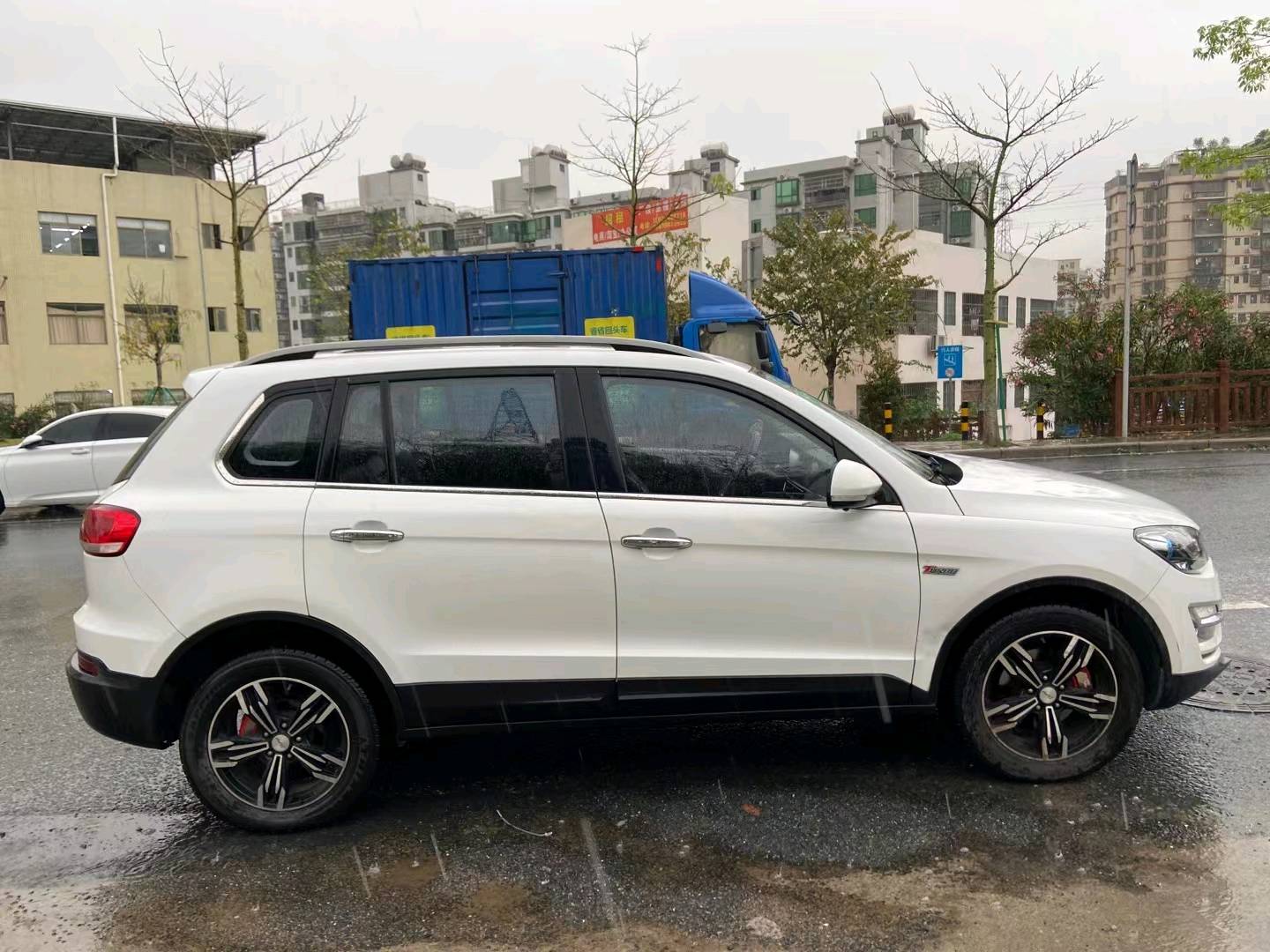 广州17年众泰大迈X54