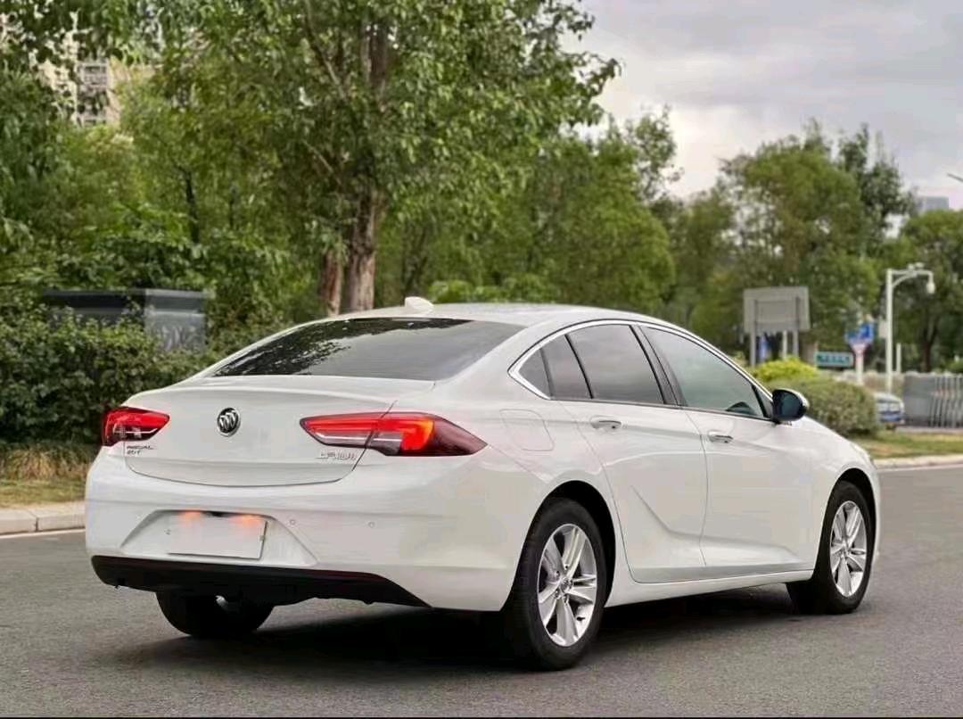 珠海18年别克君威9