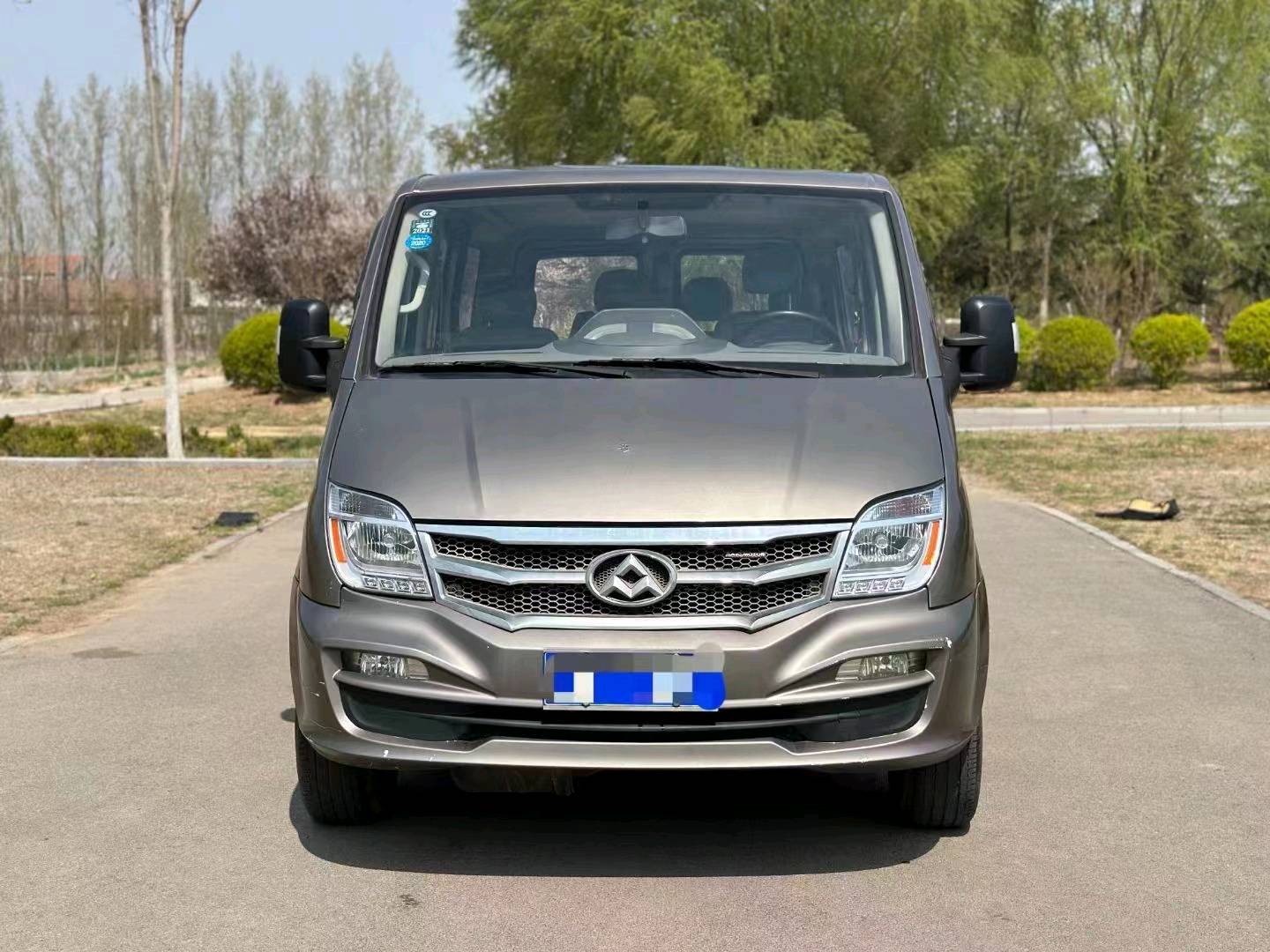 东营17年大通V801