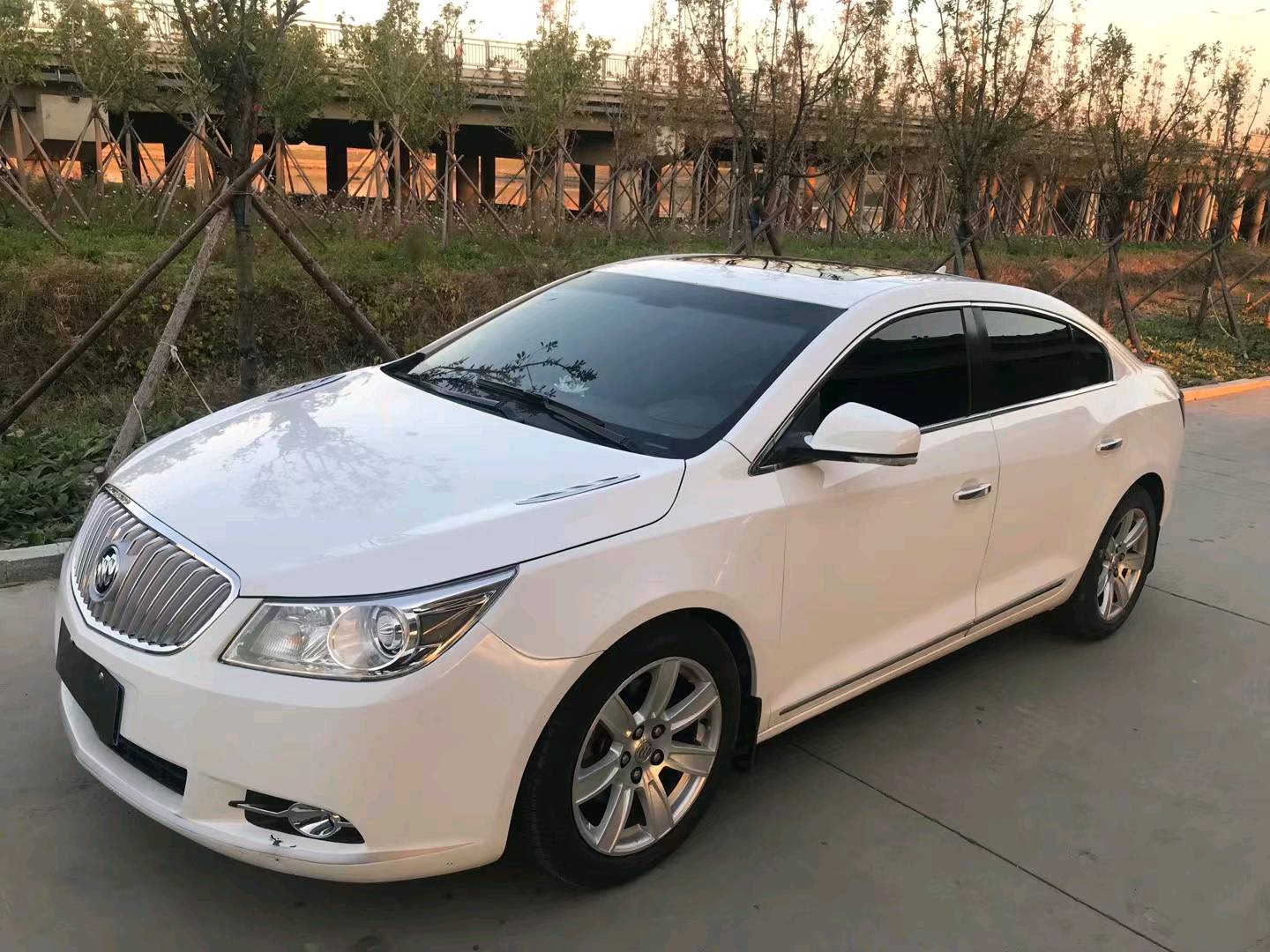 青岛12年别克君越1