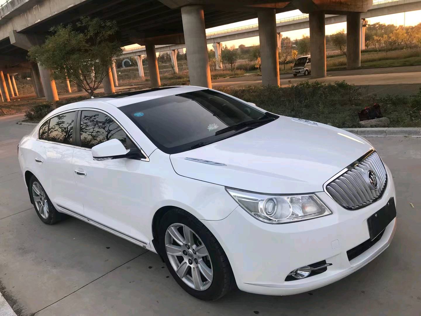 青岛12年别克君越2