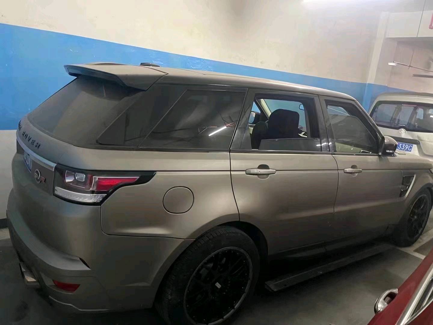 重庆16年路虎揽胜运动3