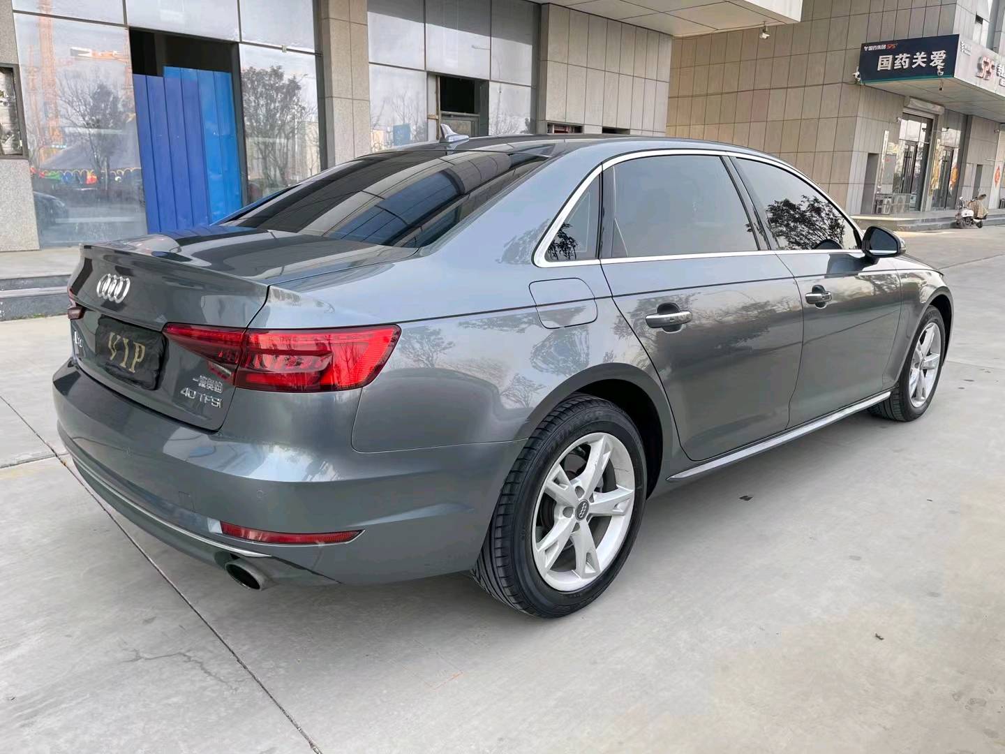 济宁17年奥迪A4L8