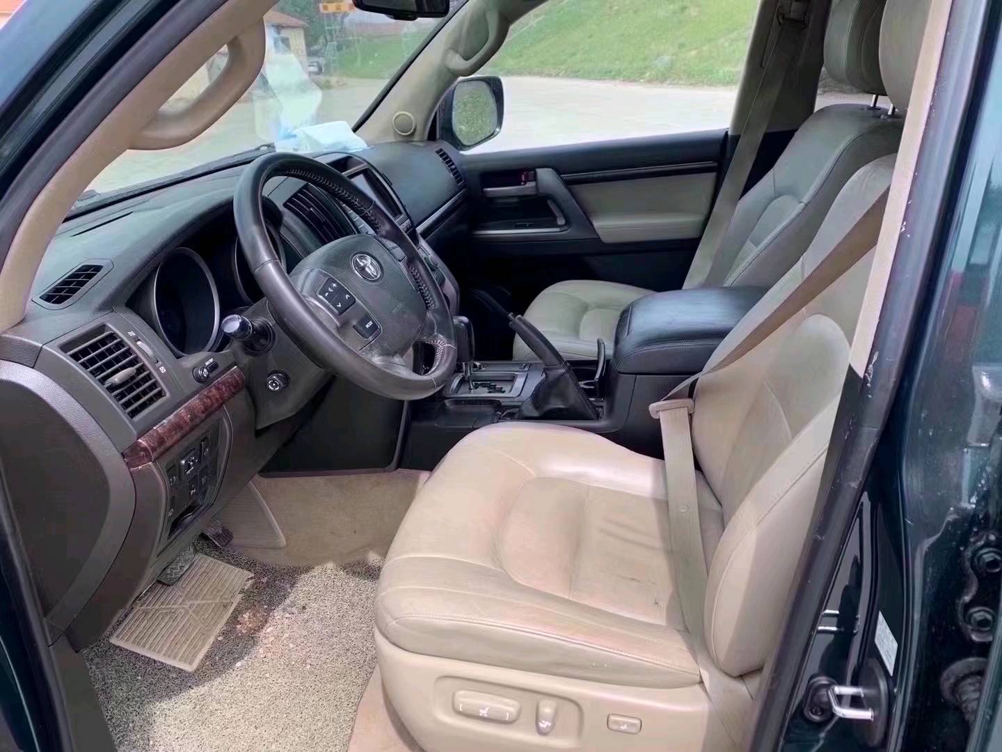 济宁10年丰田兰德酷路泽4