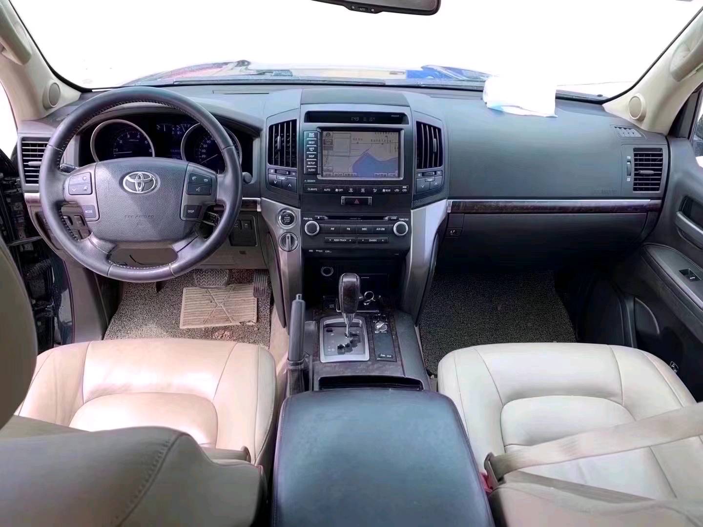济宁10年丰田兰德酷路泽5