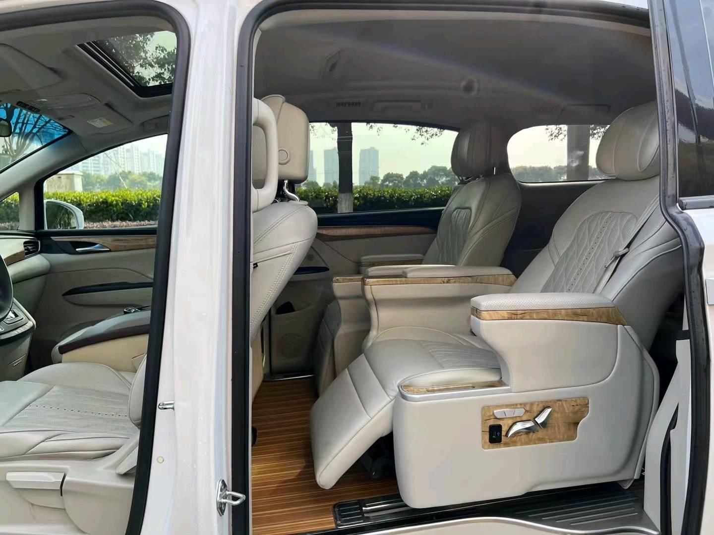 苏州19年别克GL86