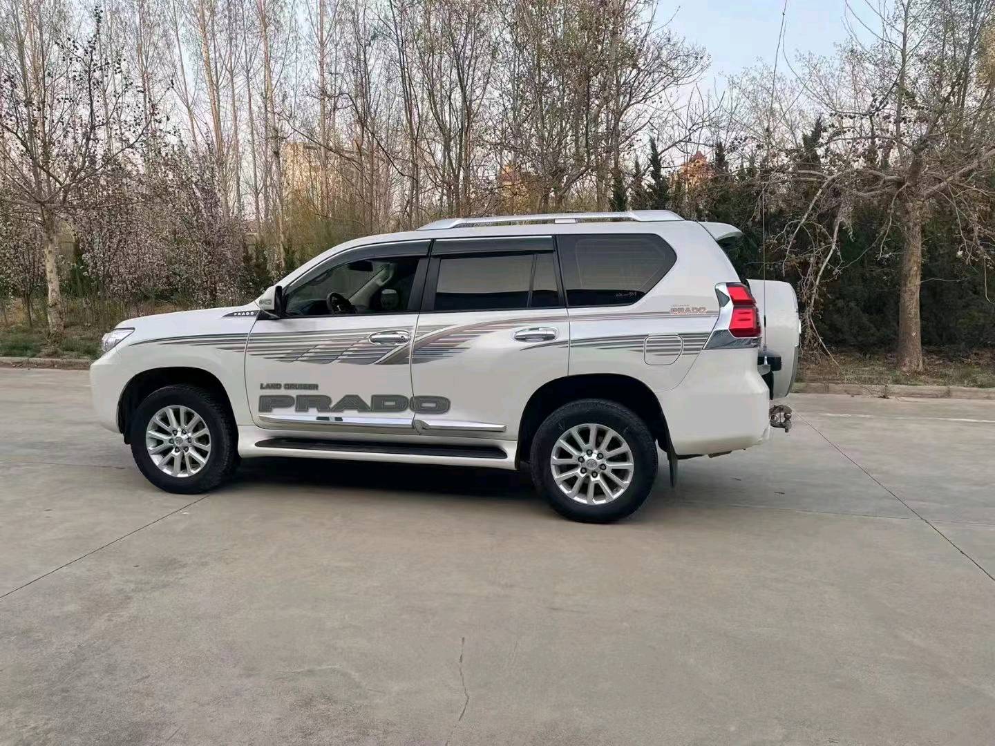 济南18年丰田普拉多8