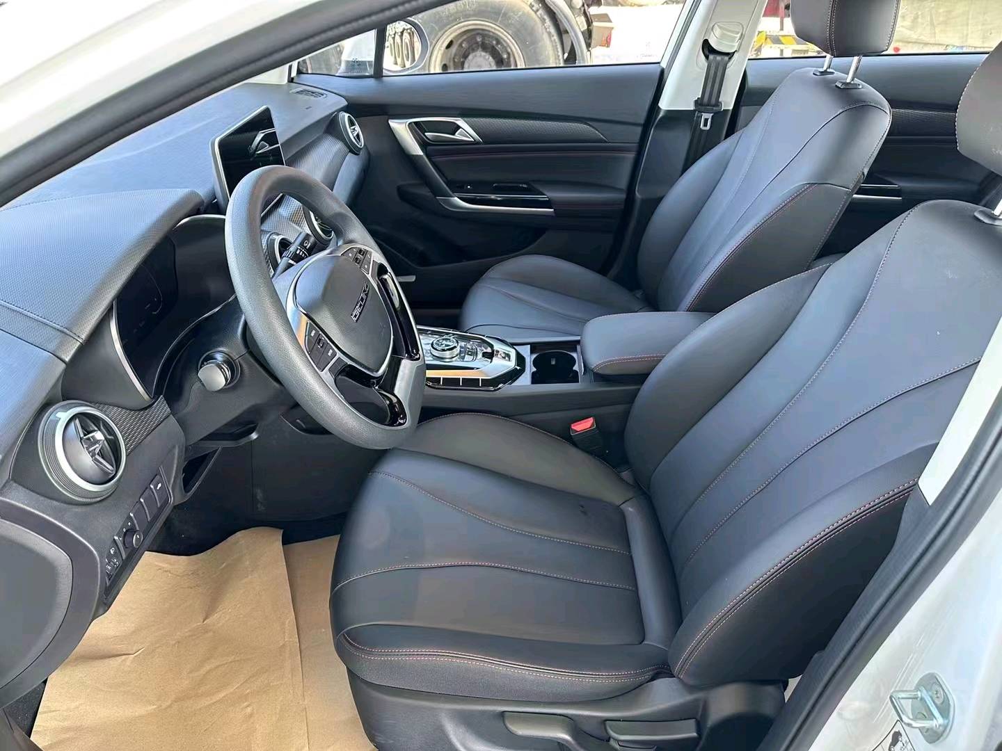 保定22年北汽新能源EU系列4