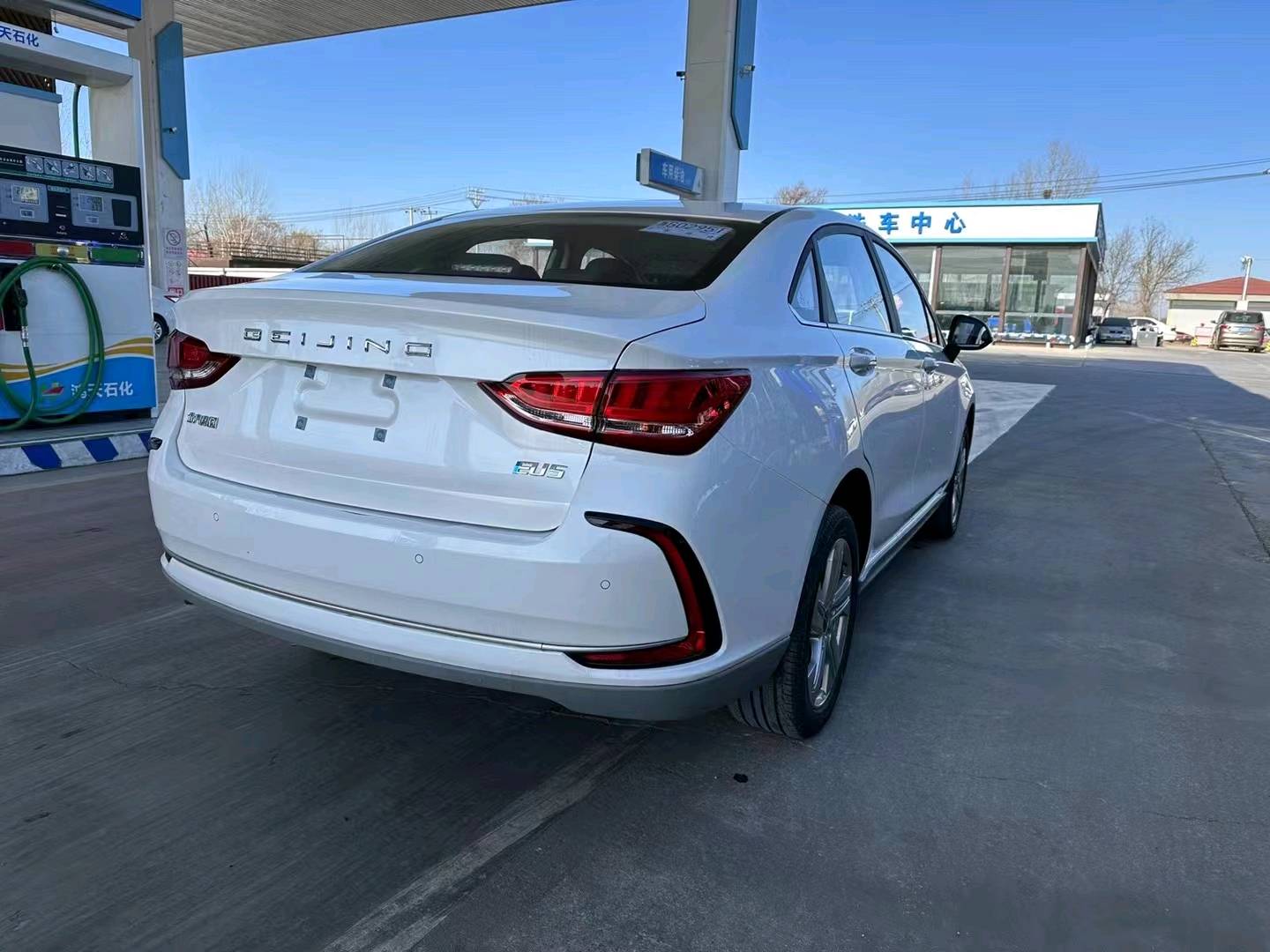 保定22年北汽新能源EU系列8