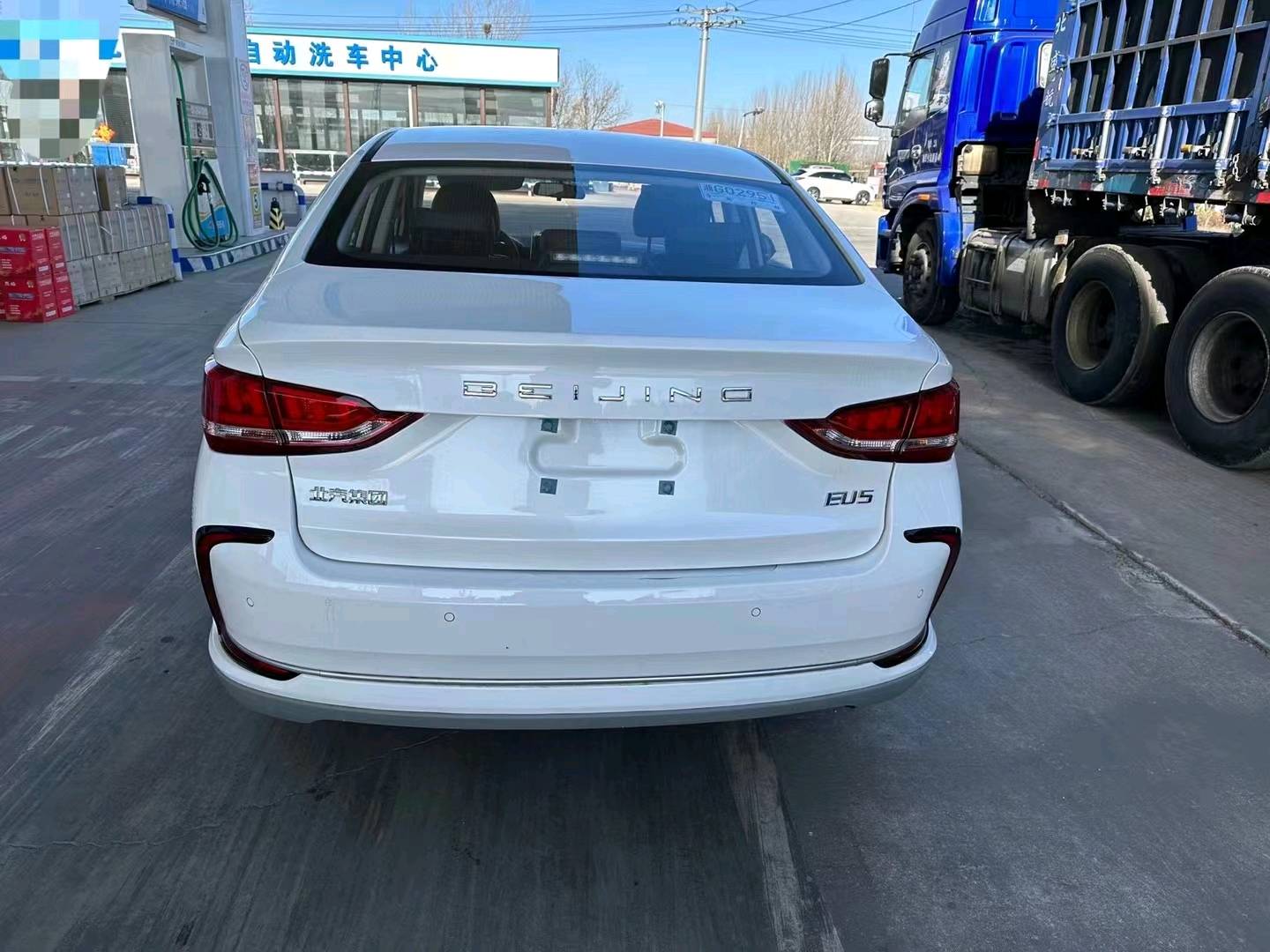 保定22年北汽新能源EU系列9
