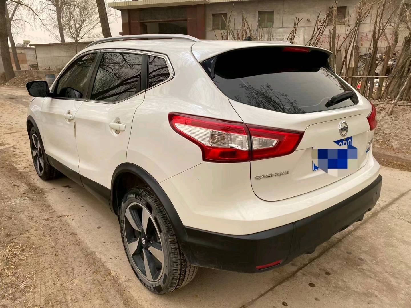 保定18年日产逍客8