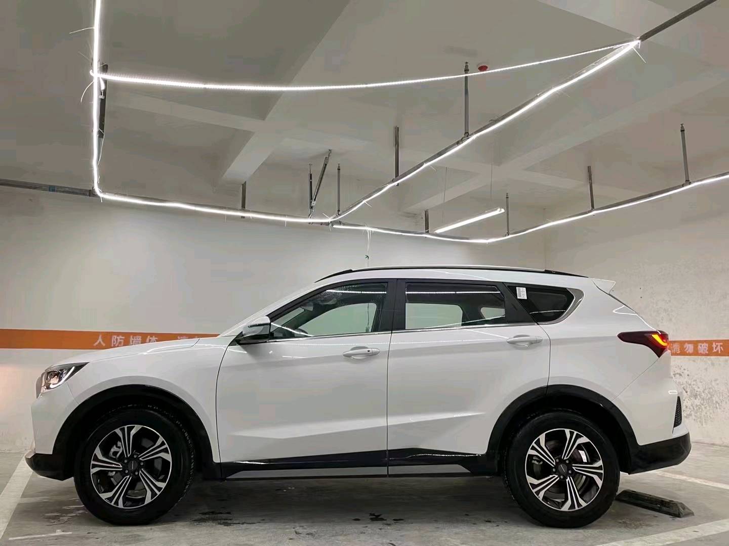 成都23年东南汽车DX概念车3