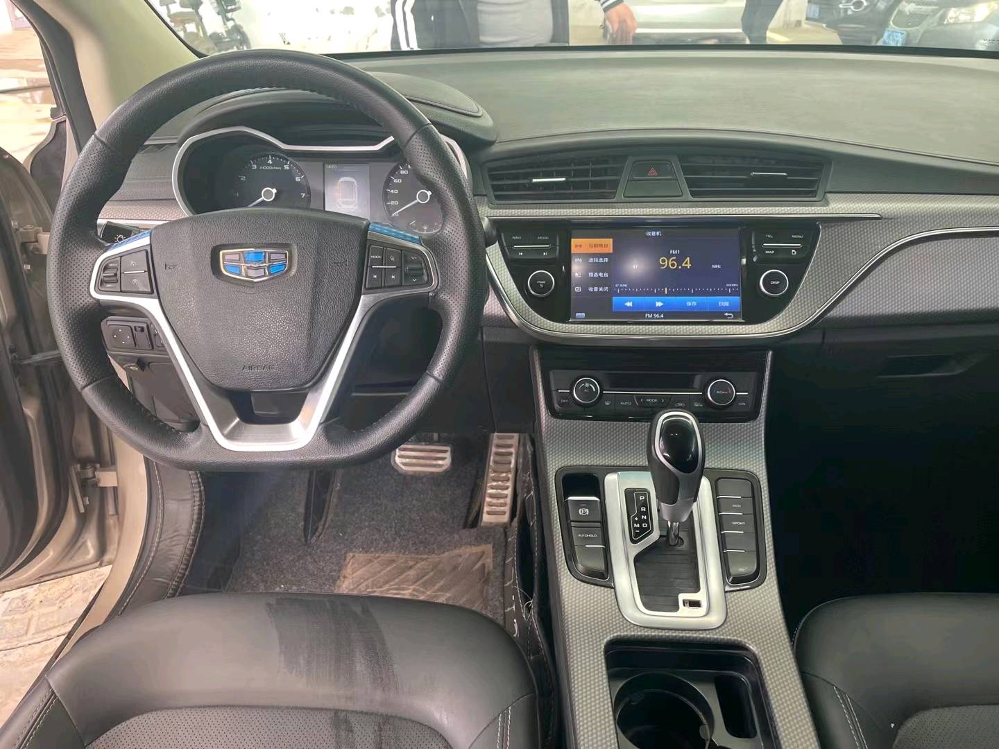 保定17年吉利帝豪GS8