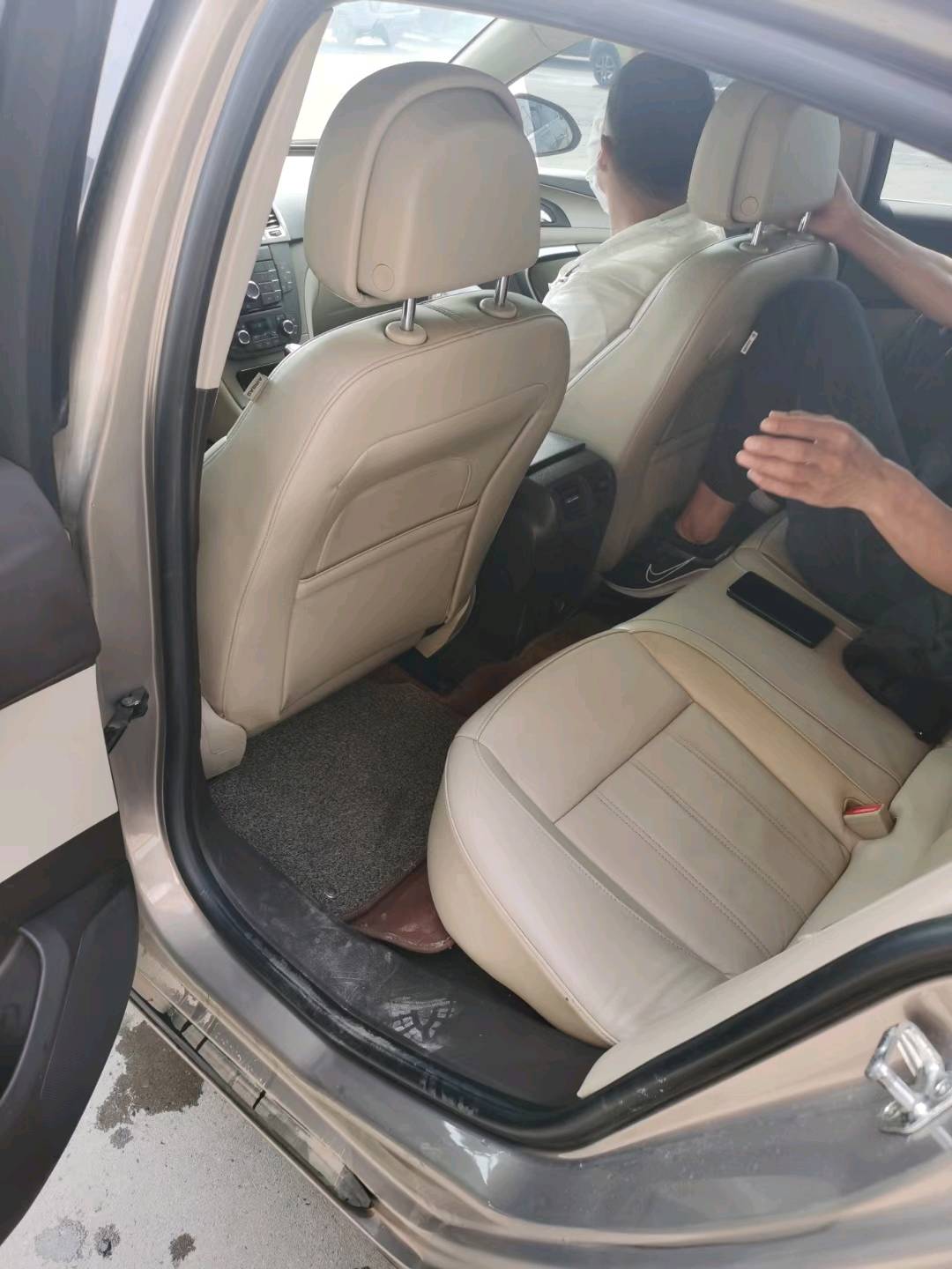 石家庄11年别克君越9