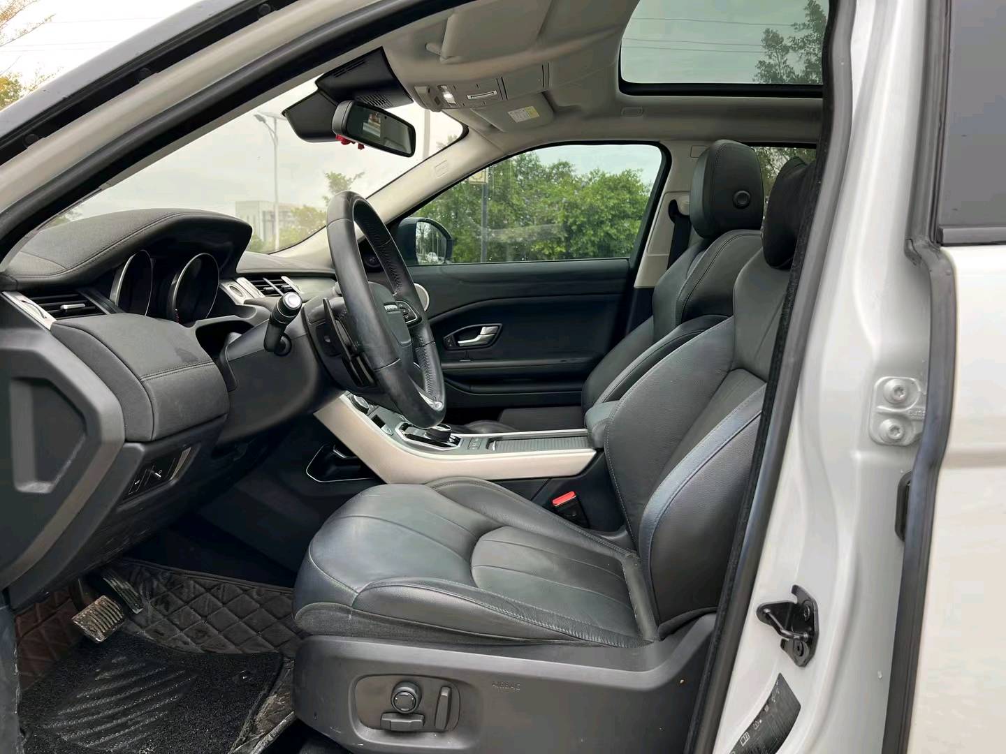 汕头18年路虎极光4