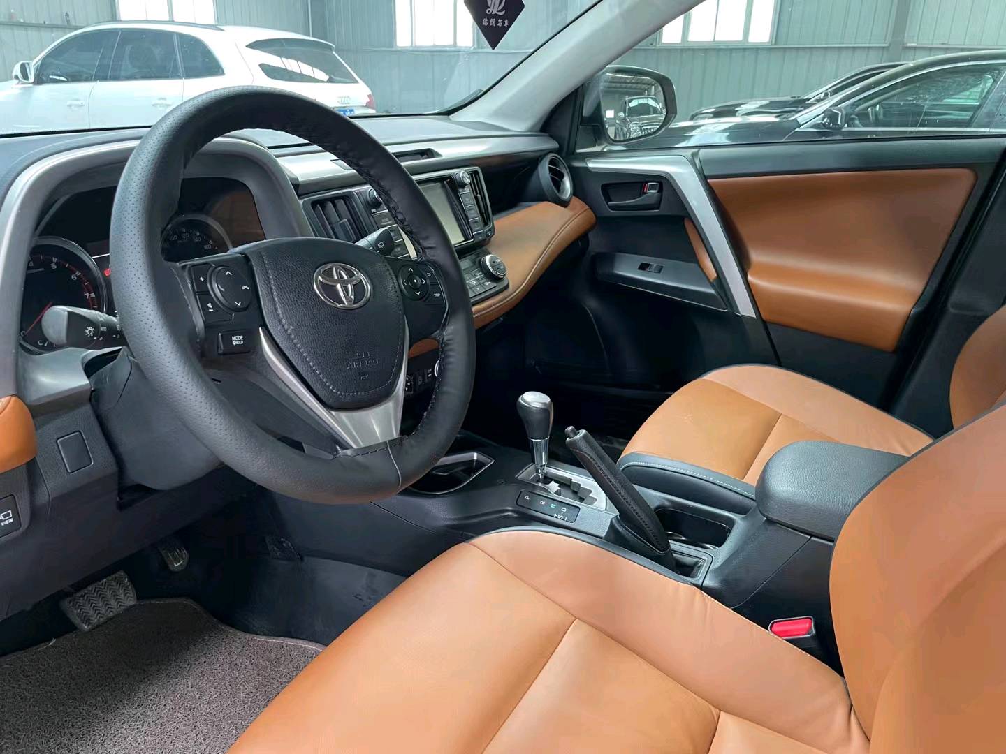 济南16年丰田RAV4荣放4