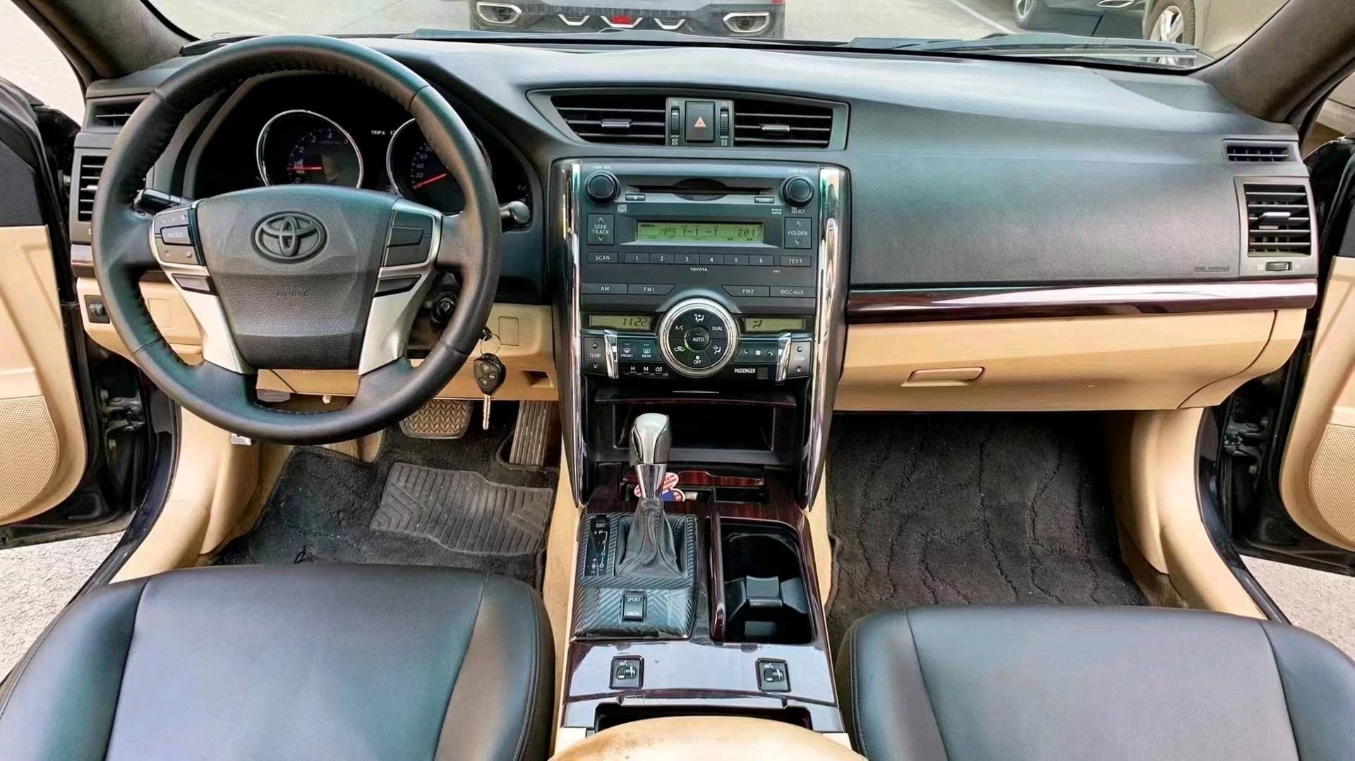 廊坊12年丰田锐志6