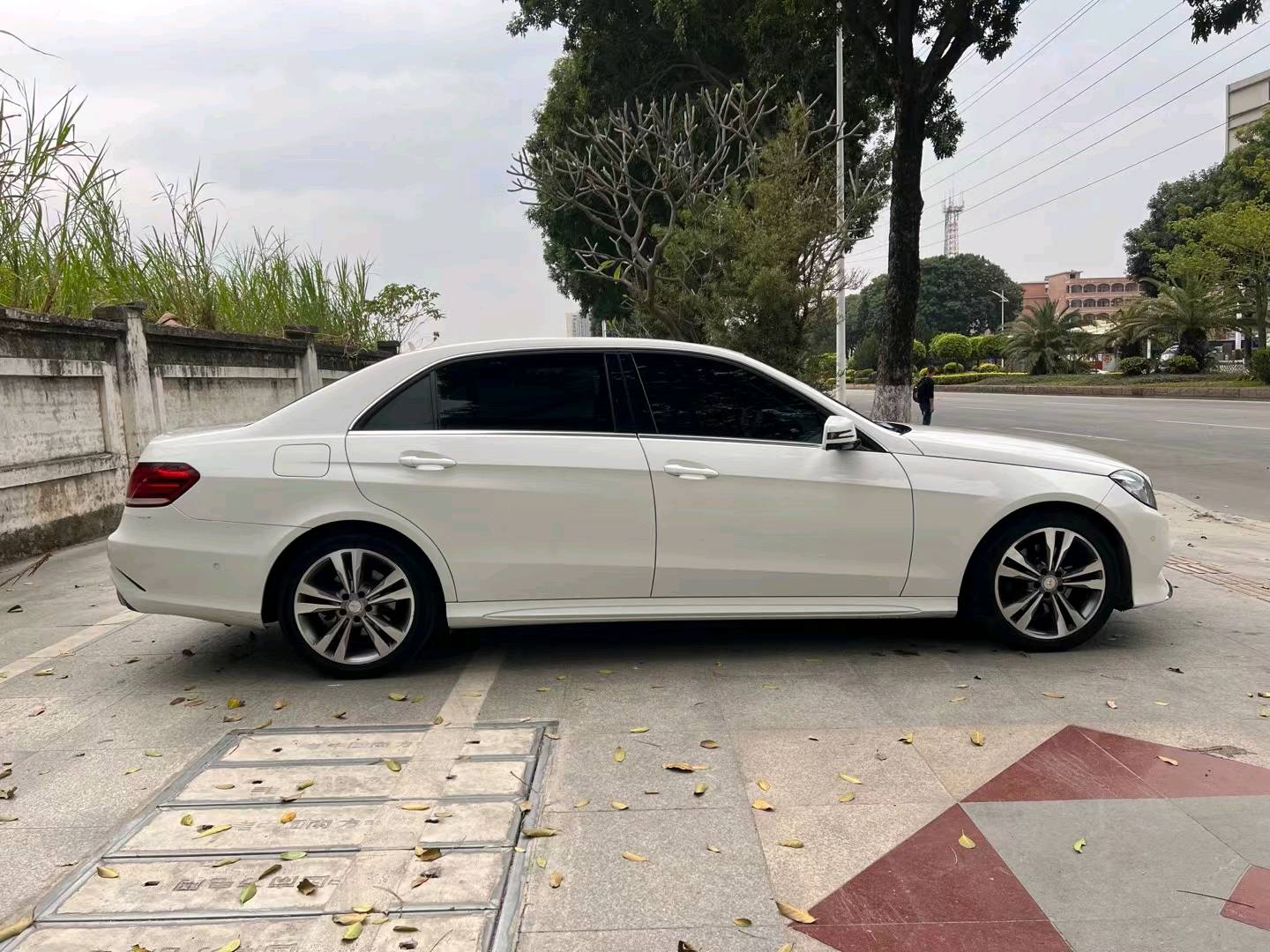 东莞14年奔驰E8