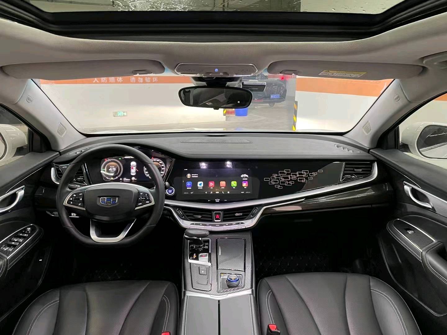 成都20年吉利博越8