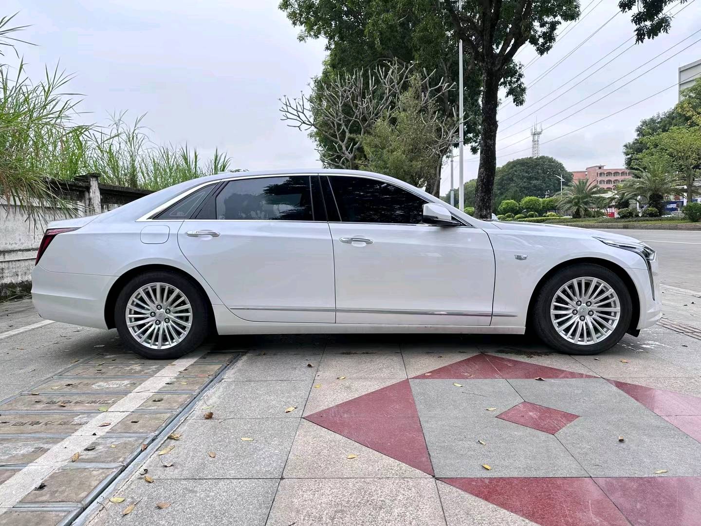 东莞22年凯迪拉克CT68
