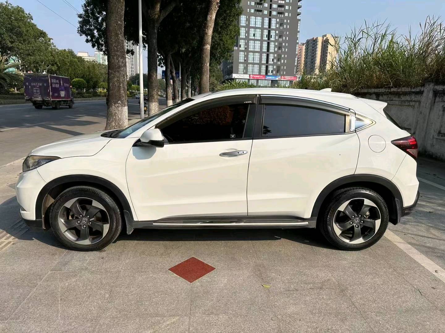 东莞15年本田缤智7