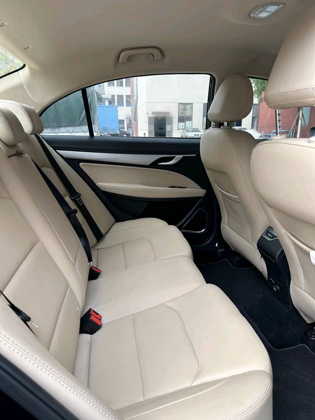 佛山19年吉利帝豪4