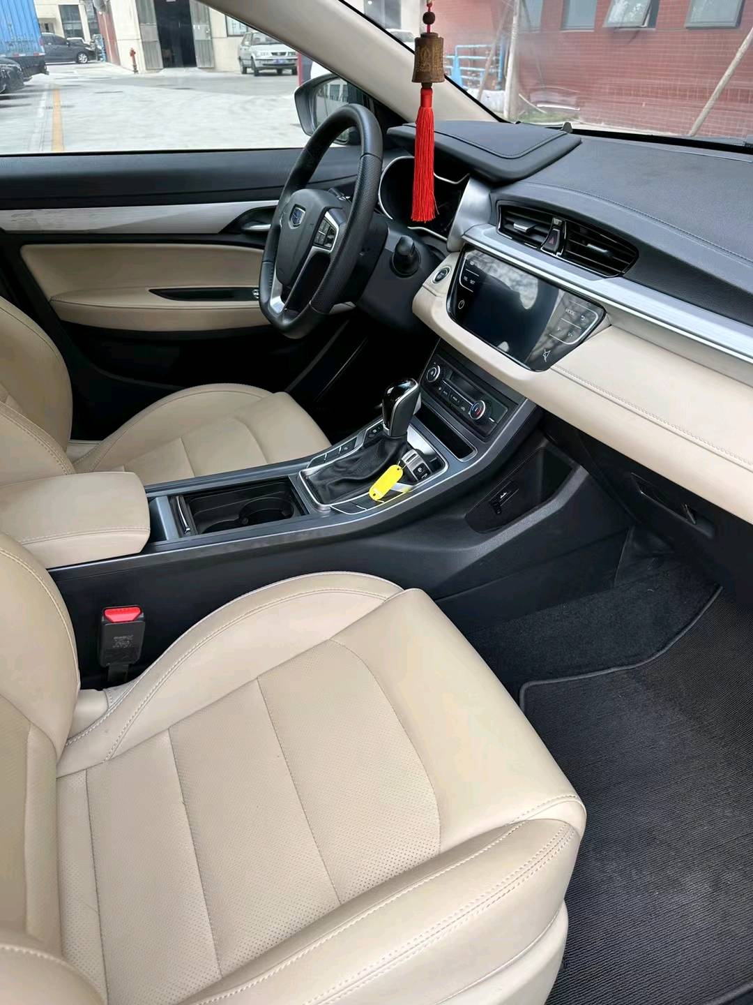 佛山19年吉利帝豪6