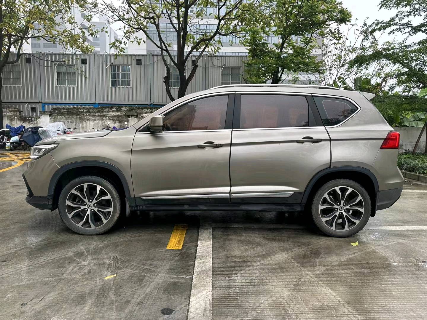 佛山17年东风景逸8