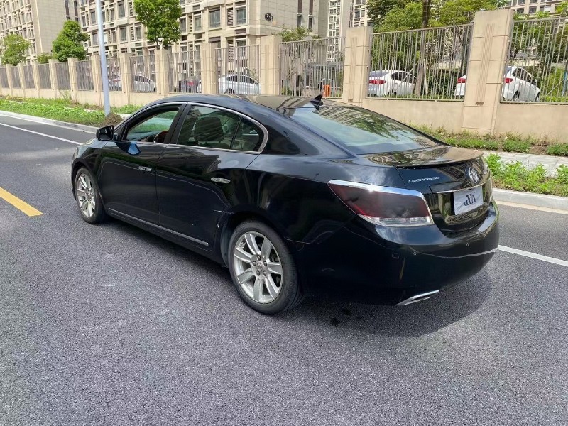 苏州11年别克君越8