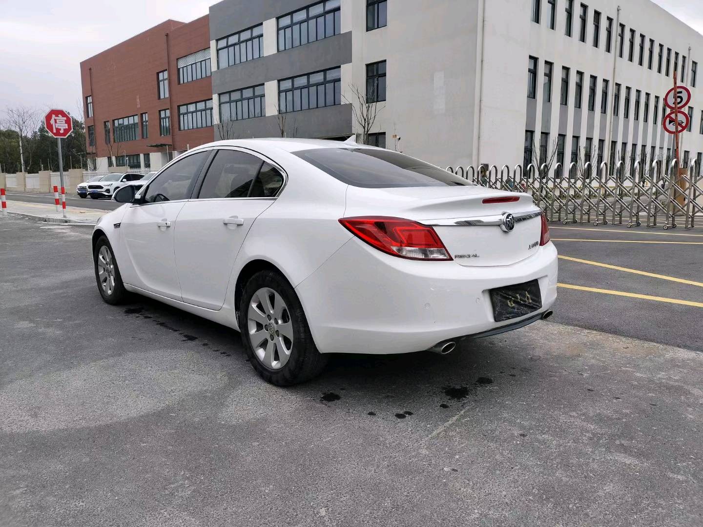 苏州13年别克君威6