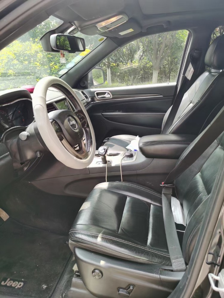 徐州14年Jeep大切诺基4