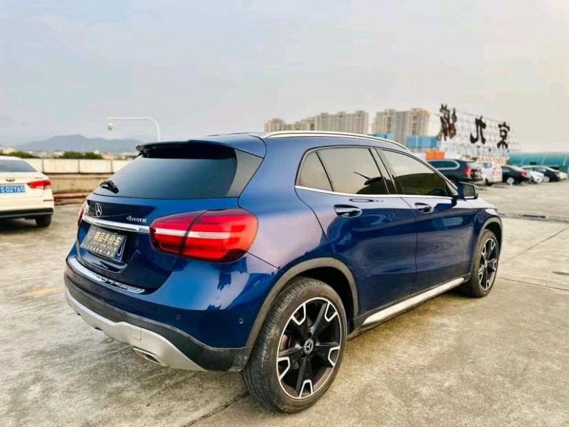 东莞18年奔驰GLA7