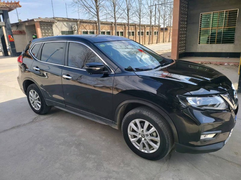 保定18年日产奇骏3