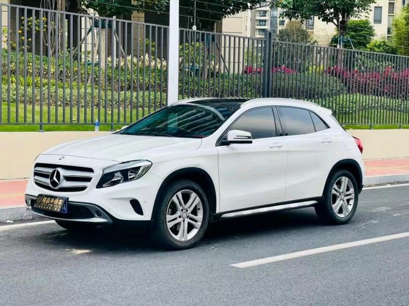 东莞17年奔驰GLA2