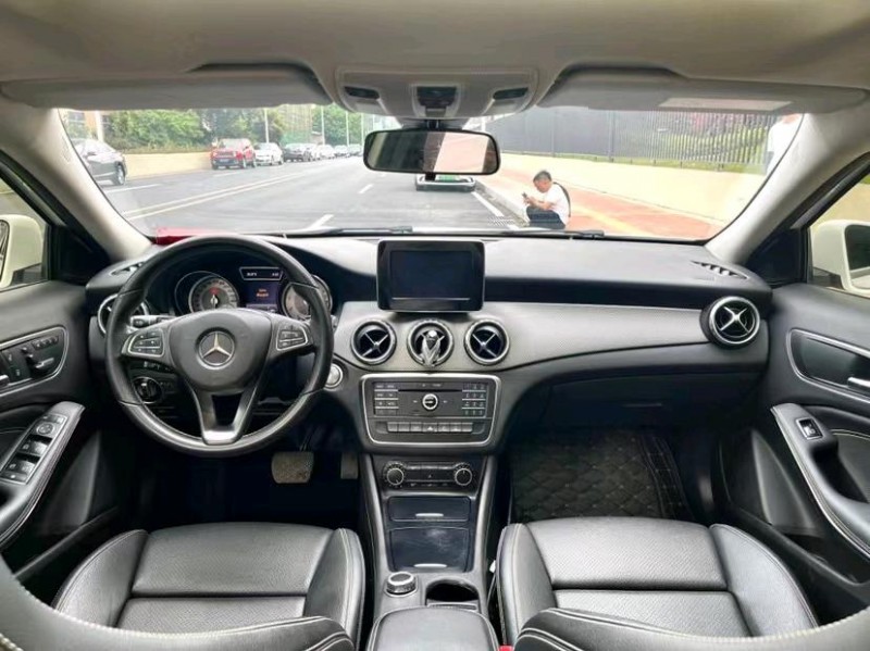 东莞17年奔驰GLA5