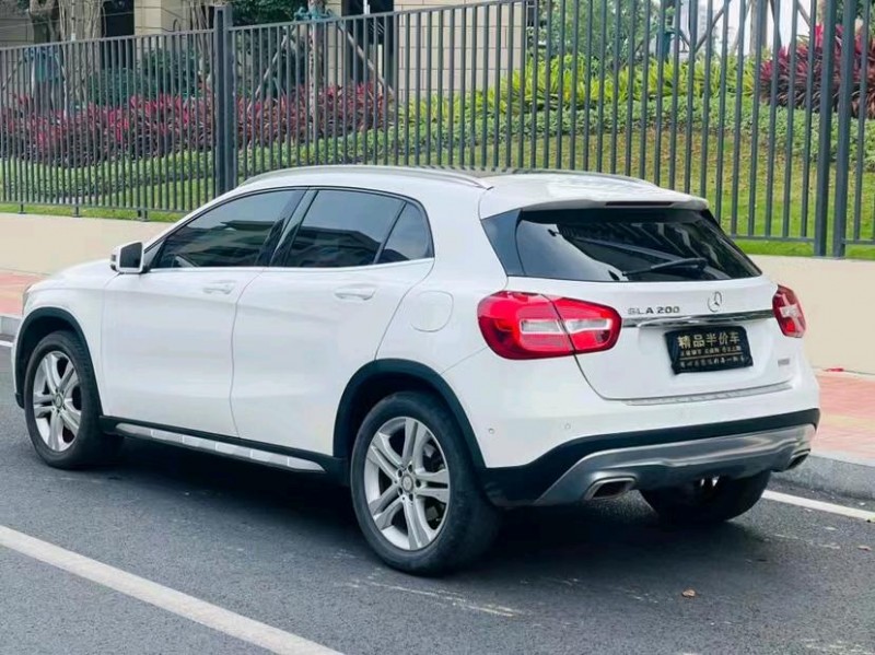 东莞17年奔驰GLA7