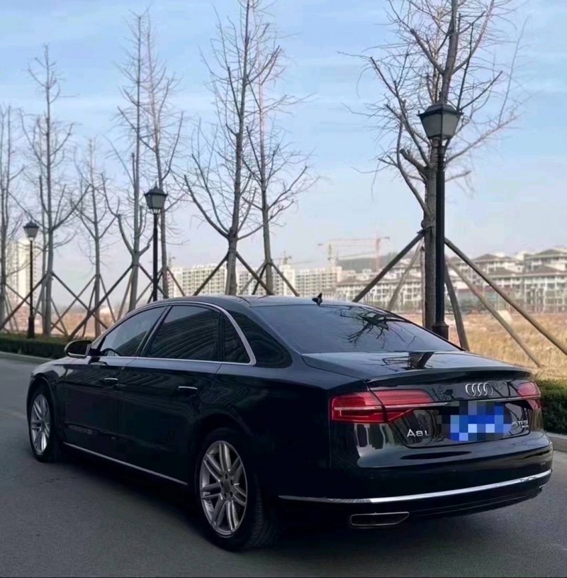 青岛17年奥迪A8L4