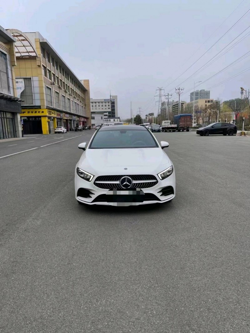 东营19年奔驰A1