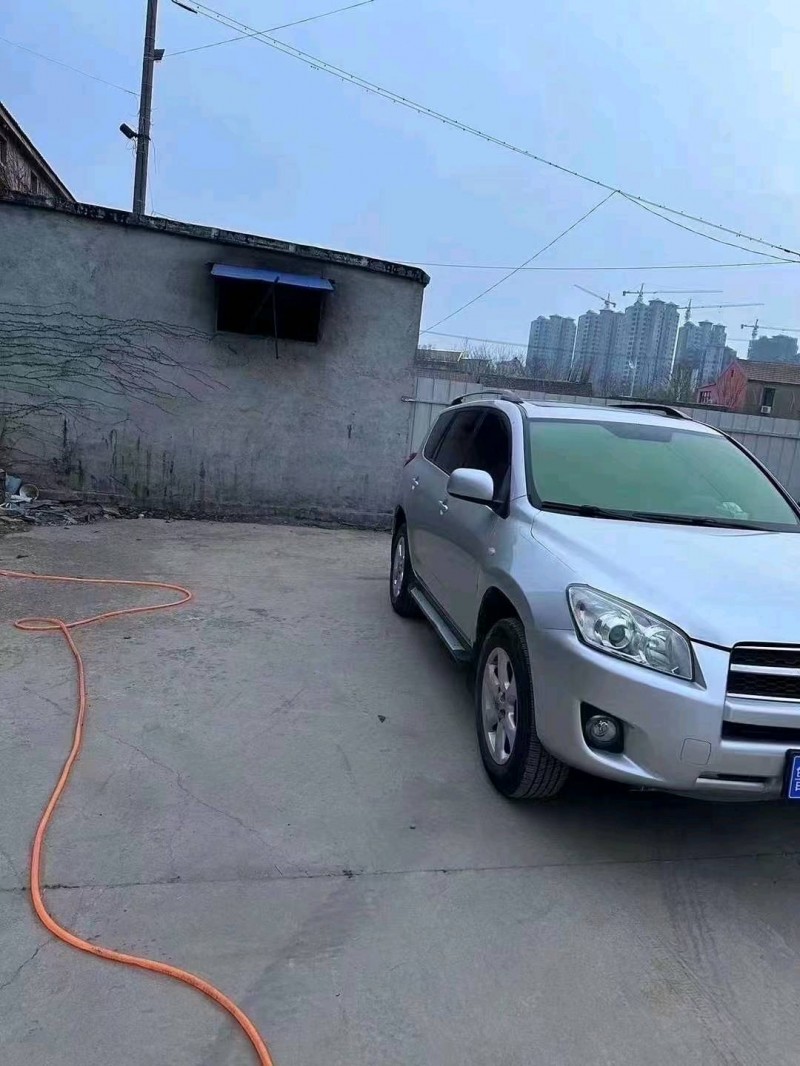 济南11年丰田RAV42