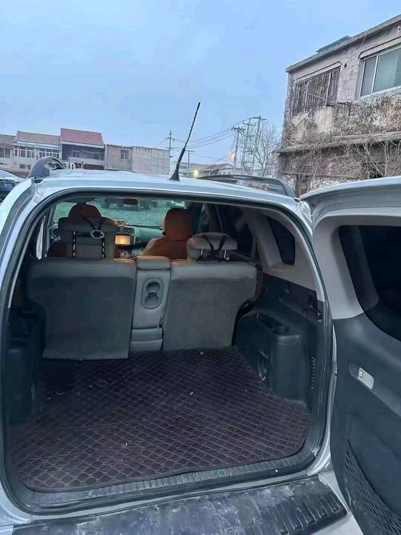 济南11年丰田RAV46