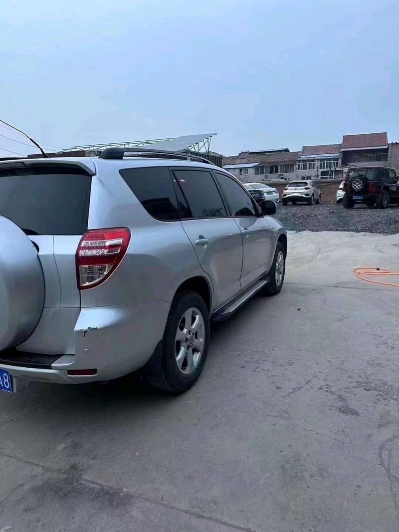济南11年丰田RAV48