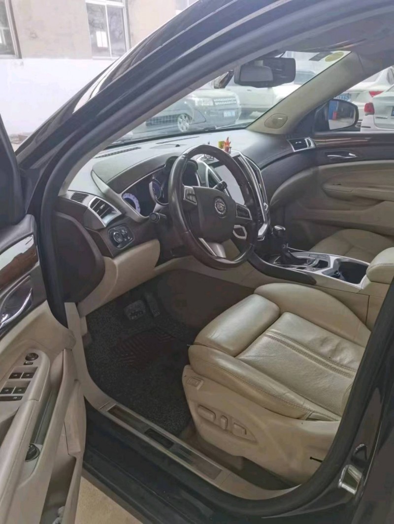 保定11年凯迪拉克SRX6