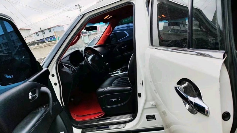 成都17年日产途乐5