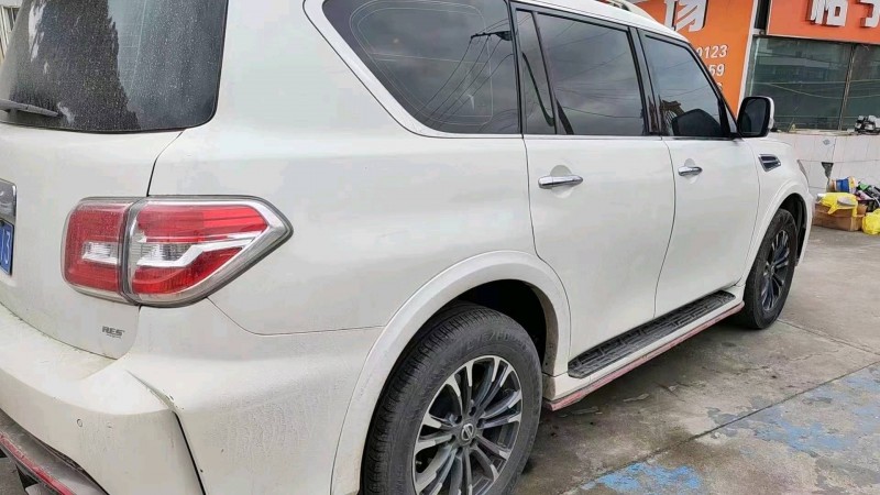 成都17年日产途乐8