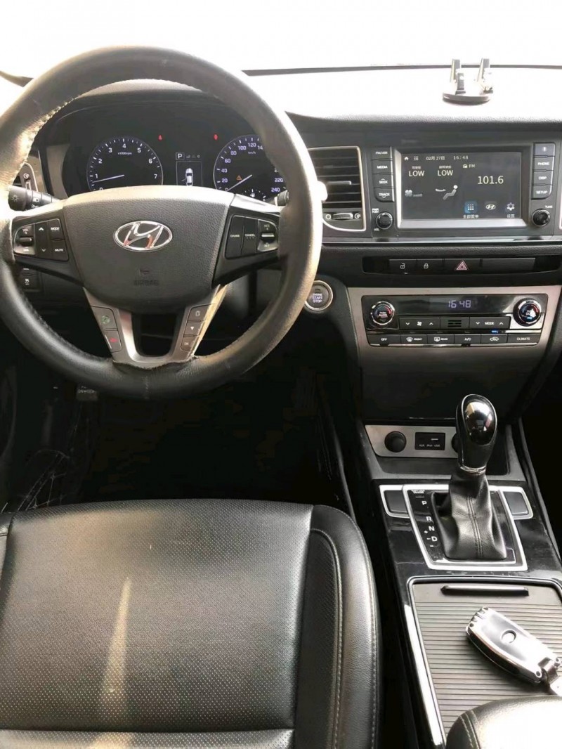 保定17年现代名图5