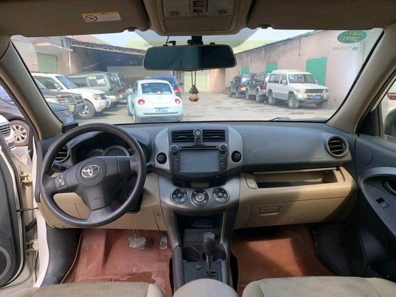 东莞13年丰田RAV46