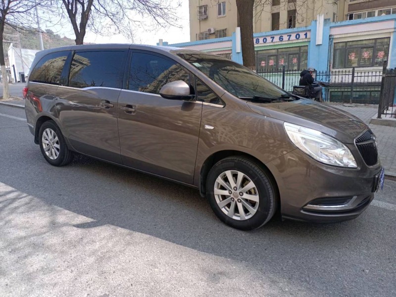 青岛17年别克GL82