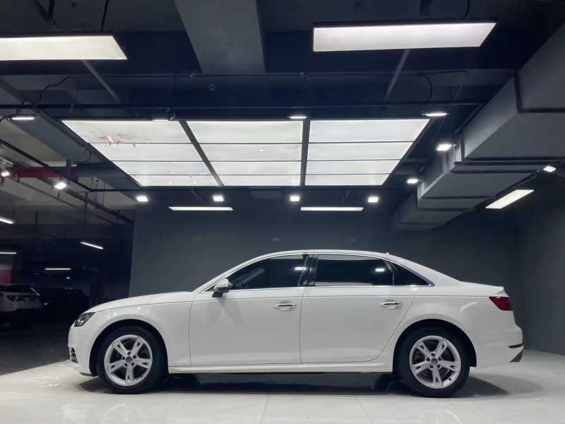 成都18年奥迪A4L8