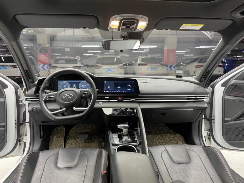 成都22年现代伊兰特2